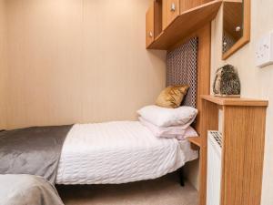 Säng eller sängar i ett rum på 12 Broughton Park - Sanctuary
