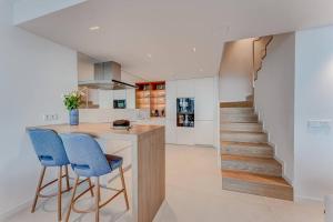 Galeriebild der Unterkunft Luxury triplex + pool, jacuzzi - SissiPark Azul in Acantilado de los Gigantes