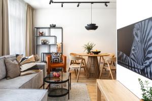 Χώρος καθιστικού στο TurnKey I Republic Square Apartments