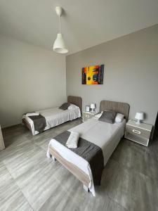 Postel nebo postele na pokoji v ubytování F8 Room 3, Private Room two single beds shared bathroom in shared Flat