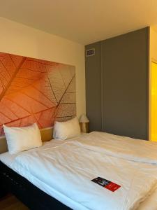 Postel nebo postele na pokoji v ubytování ibis Koblenz City