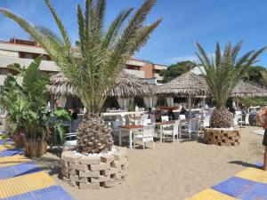 A restaurant or other place to eat at Casa Al Mare