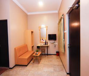 TV a/nebo společenská místnost v ubytování Hotel Vinayaga Excellenciy Tiruppur