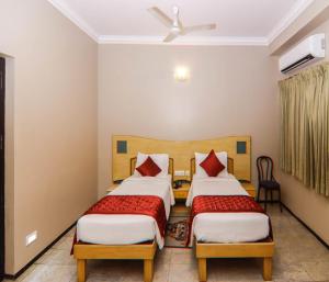 Postel nebo postele na pokoji v ubytování Hotel Vinayaga Excellenciy Tiruppur