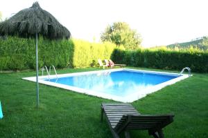 The swimming pool at or close to Alojamiento en entorno rural Los Trobos