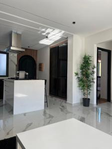 TV o dispositivi per l'intrattenimento presso Coin Confort 2 chambres de luxe avec piscine