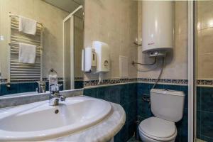 Ένα μπάνιο στο Hotel Royal Borovets +34 φωτογραφίες