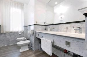 A bathroom at Residenza Tosca
