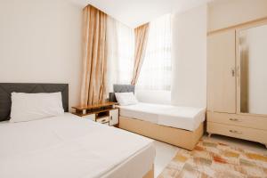 a bedroom with two beds and a window at Chic Residence w Balcony 5 min to Beach in Alanya in Avsallar