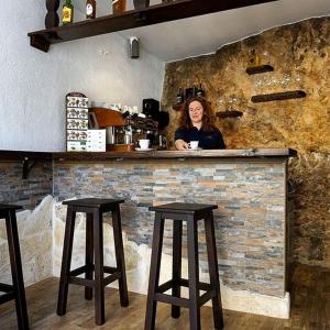 The lounge or bar area at Alojamientos Rurales Entre Rocas