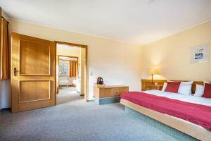 Ένα ή περισσότερα κρεβάτια σε δωμάτιο στο Landschloss Ernestgrün Apartment401