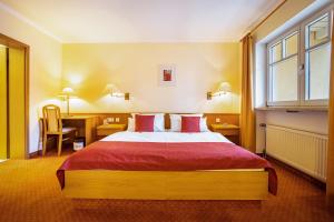Ένα ή περισσότερα κρεβάτια σε δωμάτιο στο Landschloss Ernestgrün Apartment308