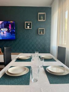 Televízia a/alebo spoločenská miestnosť v ubytovaní Joli appartement proche Centre + 13 fotografií