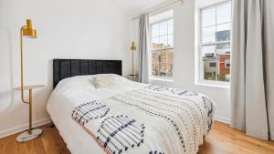 Postel nebo postele na pokoji v ubytování Jersey City Monthly Boutique 20 Min to NYC