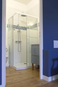 a bathroom with a shower and a sink at Maison - Les Traversières in Eymet