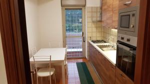 A kitchen or kitchenette at Casa Stazione Magliana