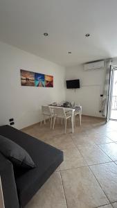 A television and/or entertainment centre at Elly’s House