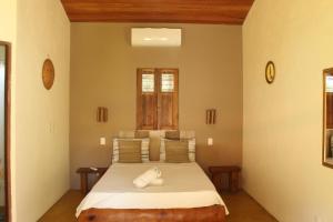 a bedroom with a bed in a room at Family Guest House in Ilha de Boipeba