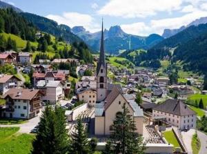 Foto dalla galleria di Apartments Mezdi a Santa Cristina in Val Gardena