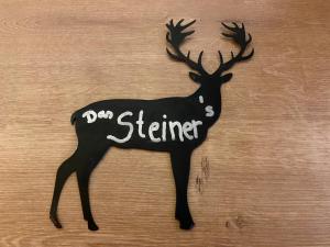 Vottorð, verðlaun, skilti eða annað skjal til sýnis á Haus Eder Steiner