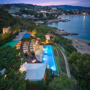 Bazén v ubytovaní Alàbriga Hotel GL alebo v jeho blízkosti