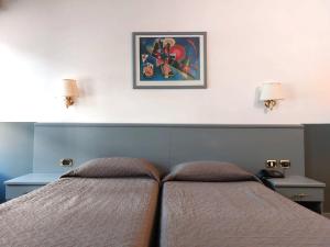 Giường trong phòng chung tại Hotel Vitruvio