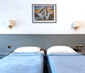 Giường trong phòng chung tại Hotel Vitruvio