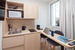 Kuchyň nebo kuchyňský kout v ubytování FINESTATE Coliving Mairie d'Issy