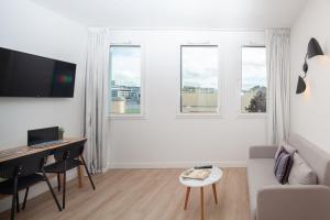 TV a/nebo společenská místnost v ubytování FINESTATE Coliving Mairie d'Issy