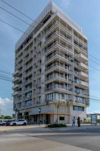 a tall building with people standing in front of it at Bondo Hometel in Cartagena de Indias