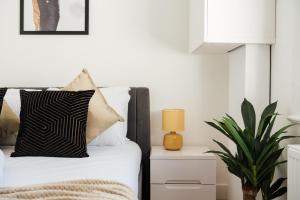 Gallery image of Stunning & Stylish 2 Bed Flat in West London l Shepherd's Bush l Acton in London