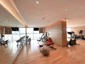 Fitness centrum a/nebo fitness zařízení v ubytování Cozy Studio in Dubai
