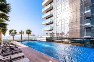 Bazén v ubytování Cozy Studio in Dubai nebo v jeho okolí