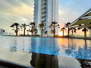 Bazén v ubytování Cozy Studio in Dubai nebo v jeho okolí