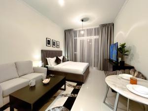 Posezení v ubytování Cozy Studio in Dubai + 9 fotografií
