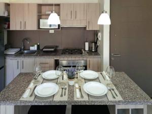 Kuchyň nebo kuchyňský kout v ubytování Hermoso departamento a pasos del mar.