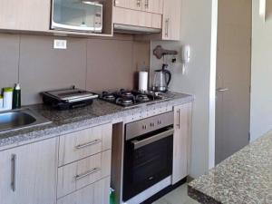 Kuchyň nebo kuchyňský kout v ubytování Hermoso departamento a pasos del mar.