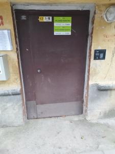 a brown door with two signs on it at Rami vieta visiems atvejams. in Vilnius