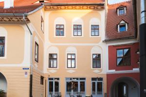 a building in the middle of a street at Sia Boutique Aparthotel in Sibiu