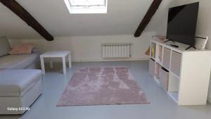 TV a/nebo společenská místnost v ubytování La Corte della Rocca