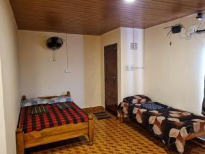 Postel nebo postele na pokoji v ubytování Maison Parnakuti Adiga's Homestay Dharmasthala Approved By KSTDC