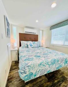 a bedroom with a large bed in a room at Vacation Cottage North Myrtle Beach 65 in Myrtle Beach +16 photos