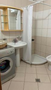 A & J Apartment - Image 8