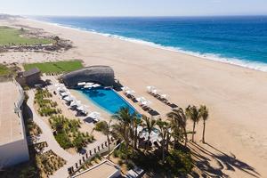 een luchtzicht op een resort en het strand bij Exquisite 3BR Condo Ocean Views Access Resorts in Cabo San Lucas