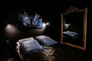 a dark room with a mirror and a bed at L'Insoupçonnée in Nantes