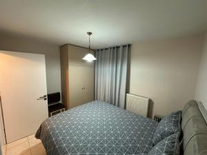 Postel nebo postele na pokoji v ubytování Palaiomonastiro mountain resort 1