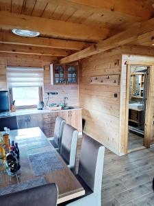 Kuchyň nebo kuchyňský kout v ubytování Vila Planinski san 2