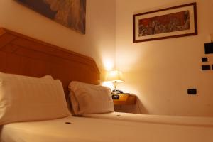 Postel nebo postele na pokoji v ubytování Hotel Giotto Flavia