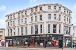 a white building on the corner of a street at Spacious City Centre Apartment - Sleeps 8 in Liverpool