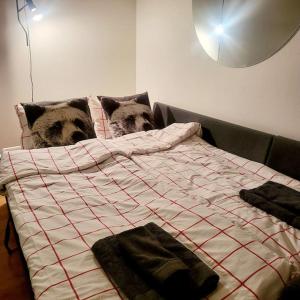 Postel nebo postele na pokoji v ubytování Arctic Fauna top floor apartment
